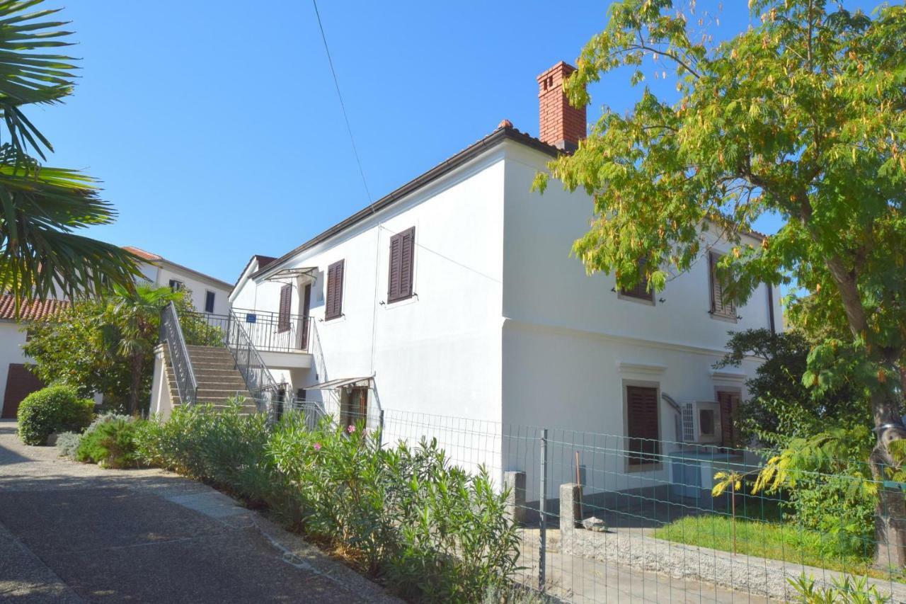Apartments Ivona Malinska Exterior photo