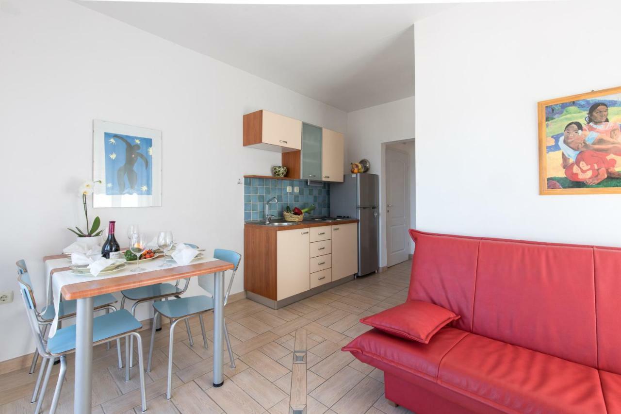 Apartments Ivona Malinska Exterior photo